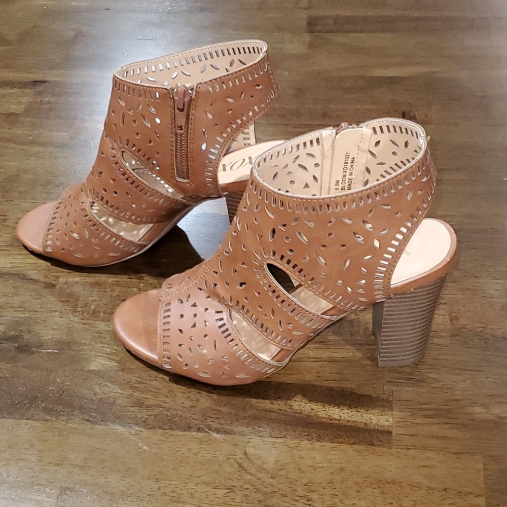 XOXO Peep Toe Ankle Booties. Size 6.5